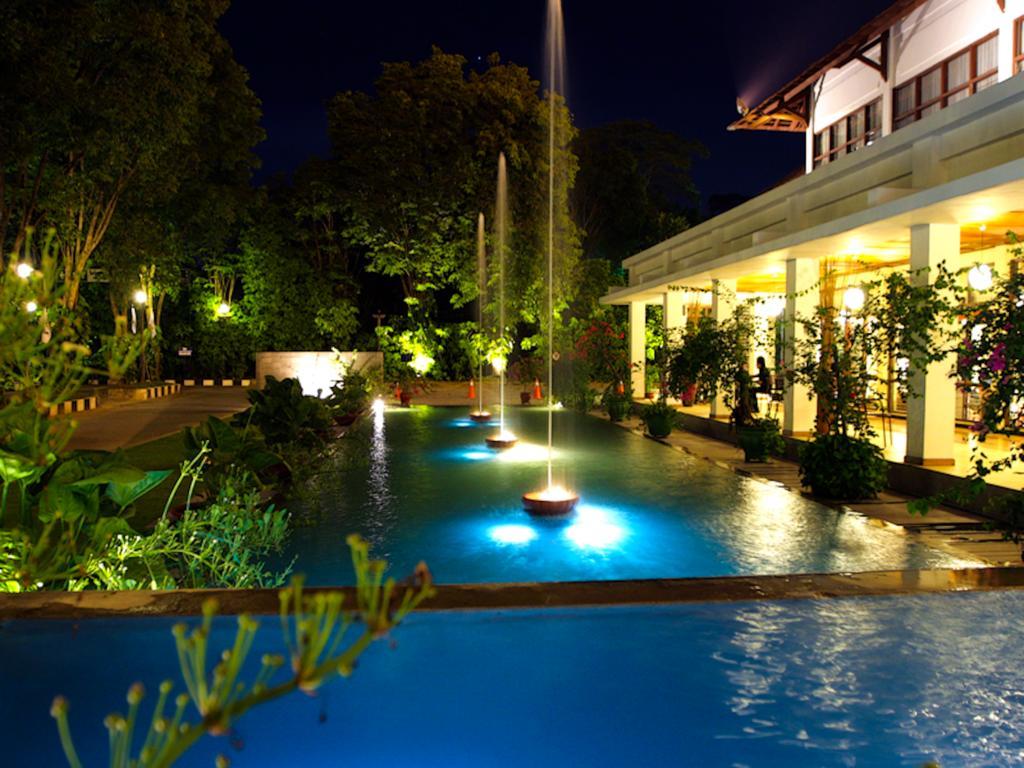 Mesra Business & Resort Hotel Samarinda Exteriér fotografie