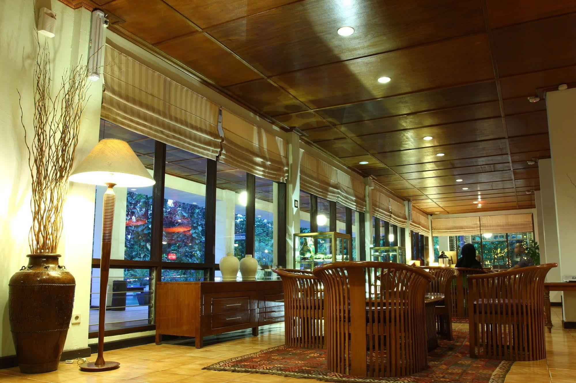 Mesra Business & Resort Hotel Samarinda Exteriér fotografie