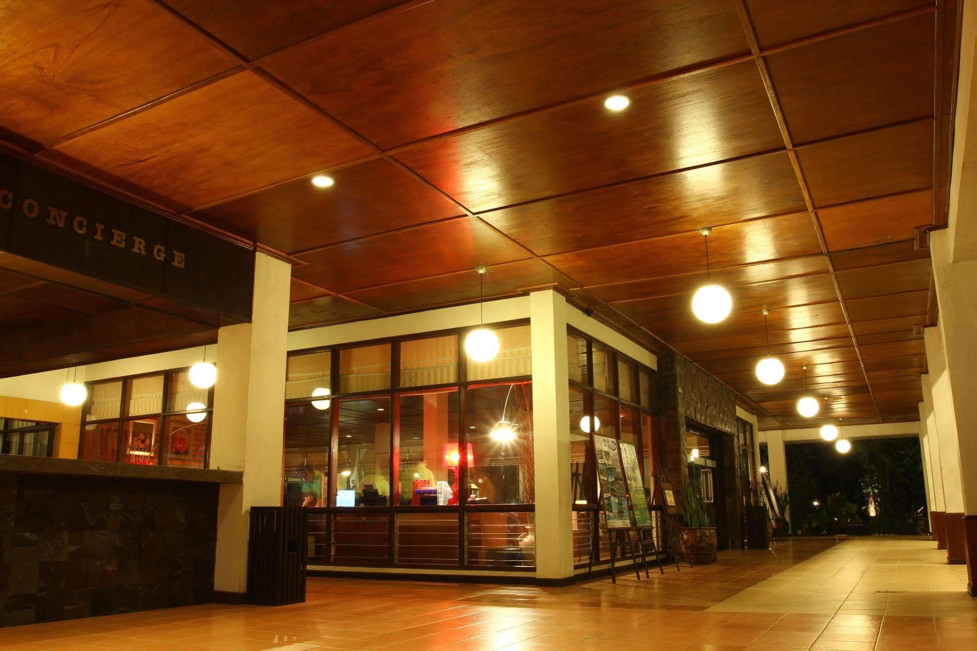 Mesra Business & Resort Hotel Samarinda Exteriér fotografie